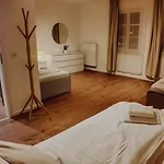 Premium 3br Apartment, Stunning Views Overlooking The Station 아파트 *