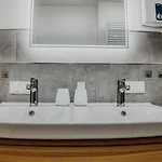 Premium 3br Apartment, Stunning Views Overlooking The Station Appartement