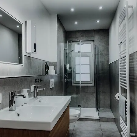 Premium 3br Apartment, Stunning Views Overlooking The Station * Coblenza
