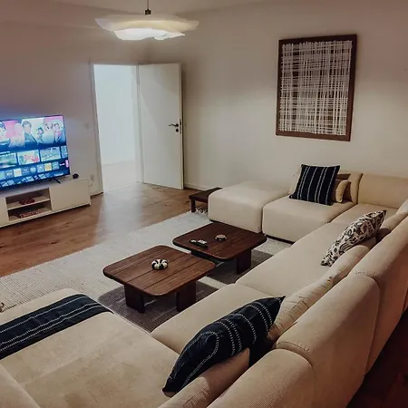 Premium 3br Apartment, Stunning Views Overlooking The Station