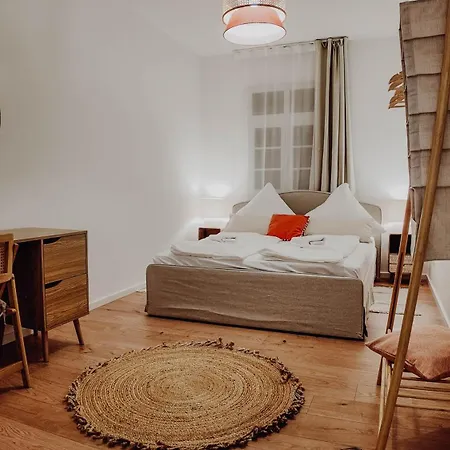 Premium 3br Apartment, Stunning Views Overlooking The Station