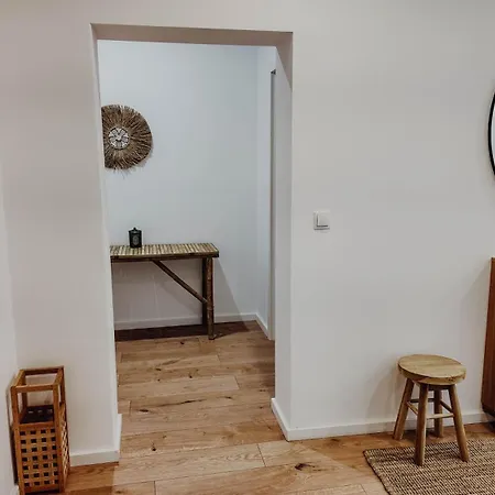 Premium 3br Apartment, Stunning Views Overlooking The Station Apartment *