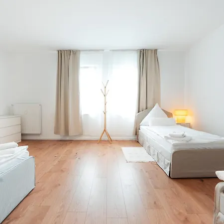 Premium 3br Apartment, Stunning Views Overlooking The Station