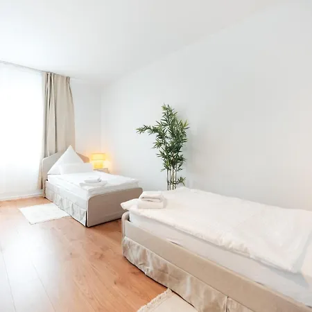 Premium 3br Apartment, Stunning Views Overlooking The Station Coblenza