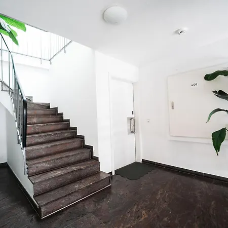Premium 3br Apartment, Stunning Views Overlooking The Station