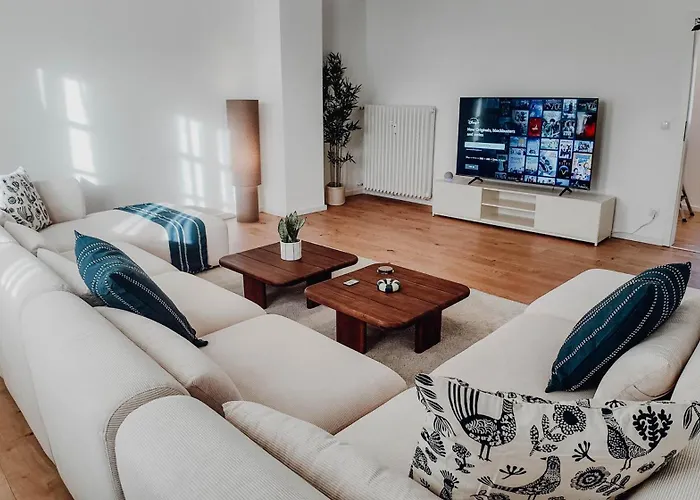 Premium 3br Apartment, Stunning Views Overlooking The Station