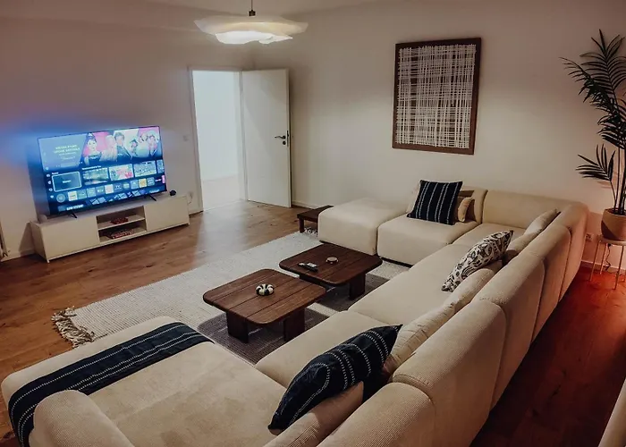 Premium 3br Apartment, Stunning Views Overlooking The Station