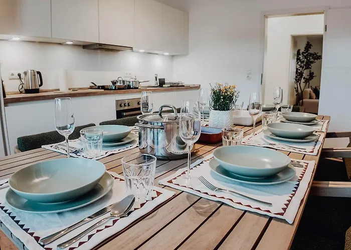 Premium 3br Apartment, Stunning Views Overlooking The Station Apartment *